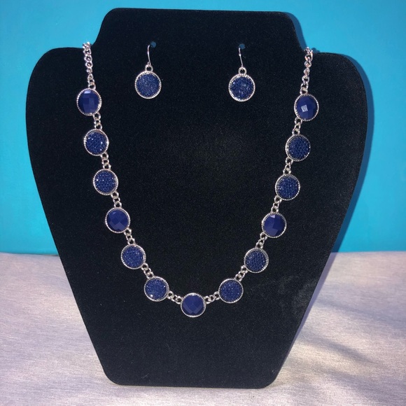 Navy necklace and earring set - Picture 1 of 1